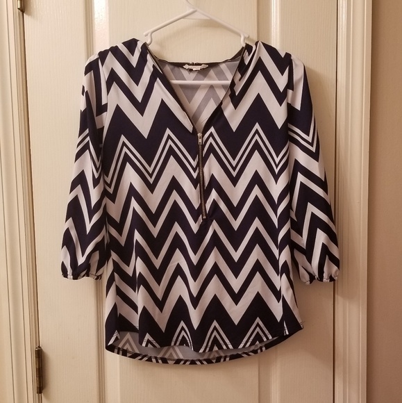 a'gaci Tops - Navy blue and white Chevron blouse